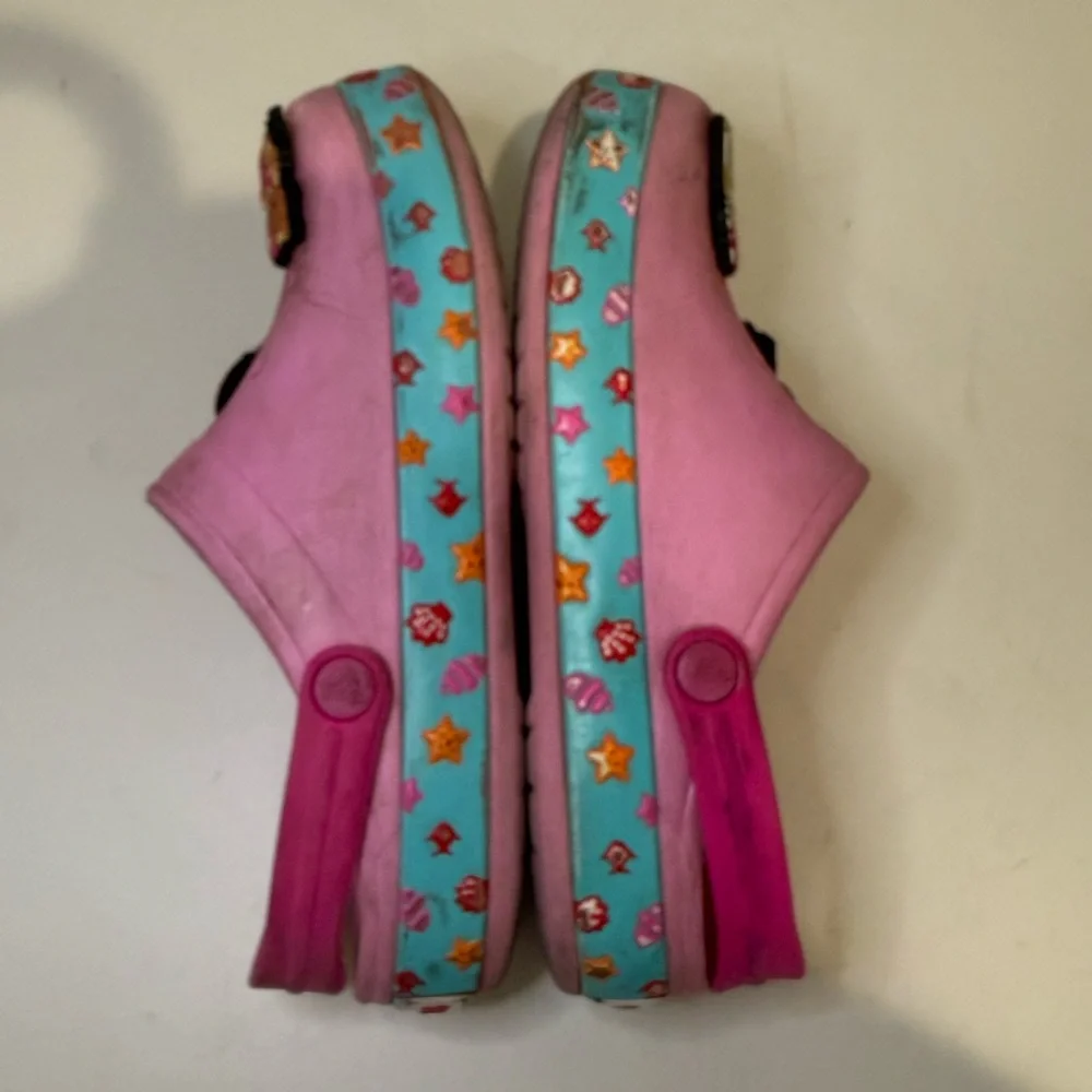 CROCS Hello Kitty Kids Pink and Turquoise Seashells with Sanrio Jibbitz 12-13
